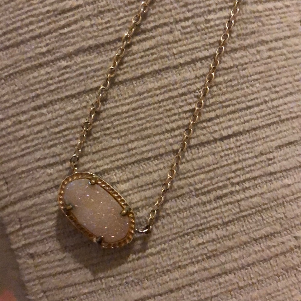 Kendra Scott necklace